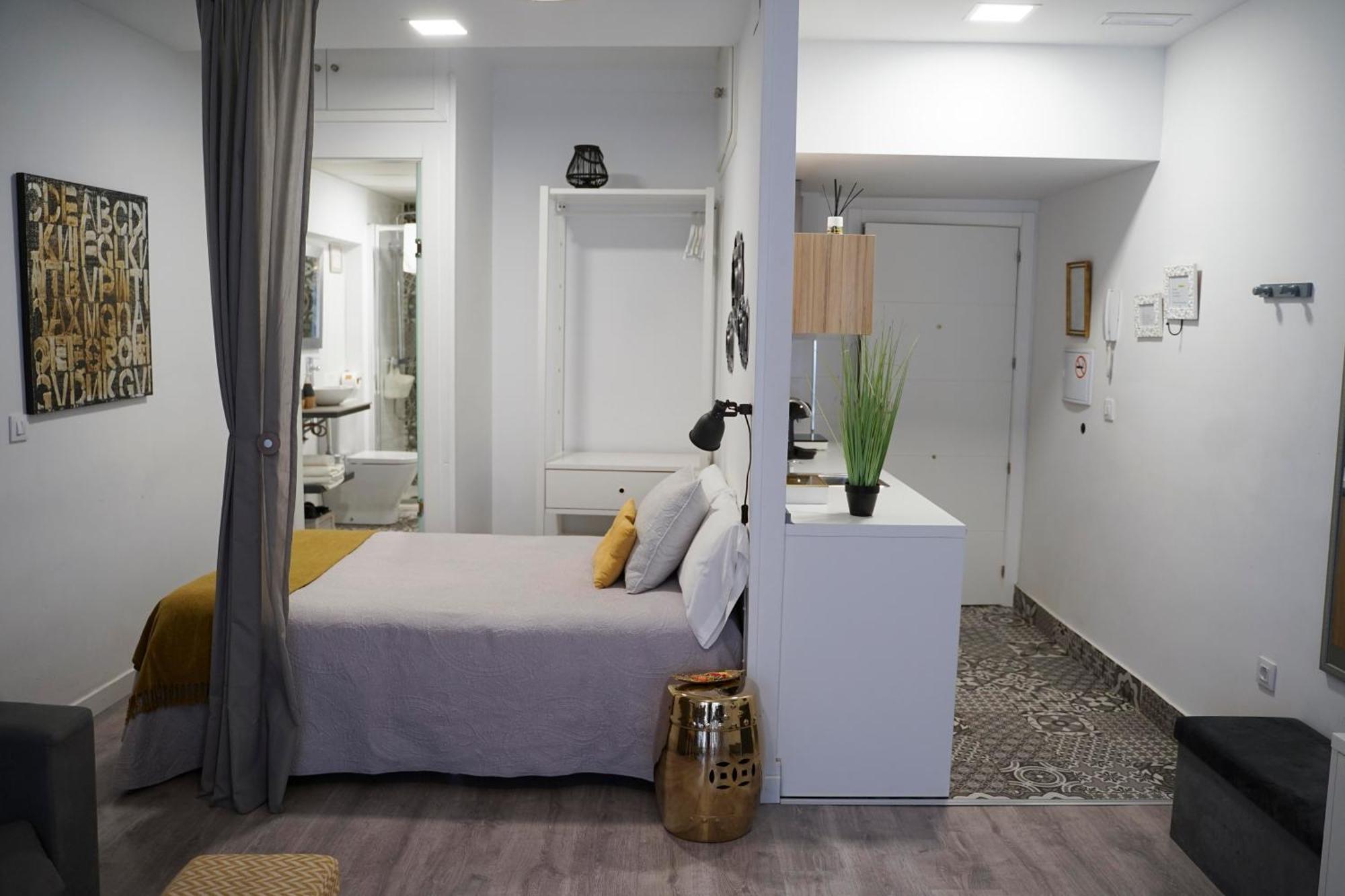 Apartamentos Suites Cariatide Plasencia Zewnętrze zdjęcie